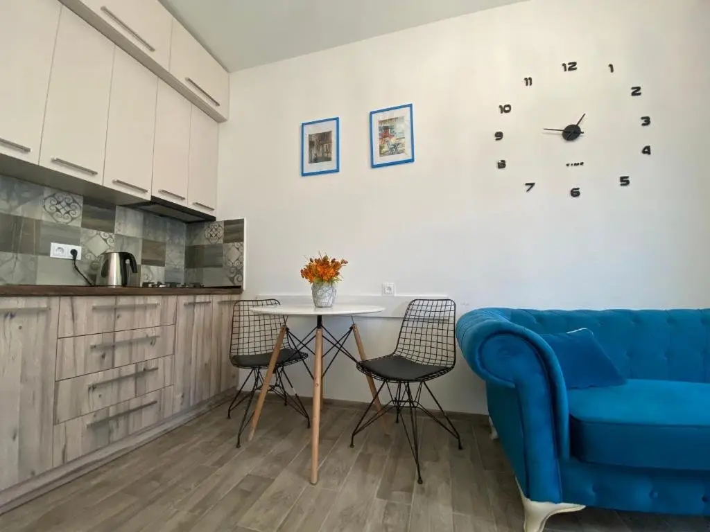 Тбилиси: cici’s studio apartment with balcony