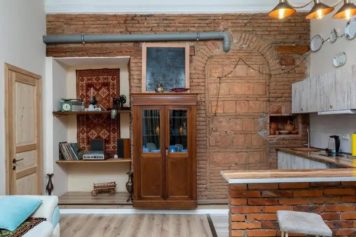 Тбилиси: cozy 1br apartment near fabrica