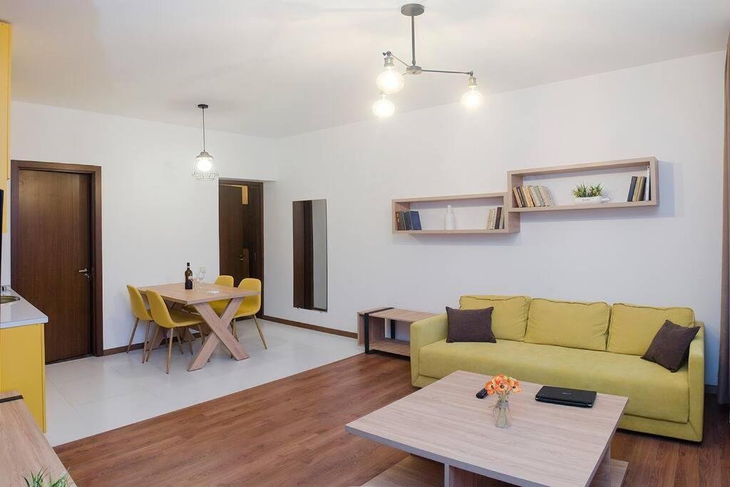 Тбилиси: One Bedroom Apartment With Balcony Near Fabrika