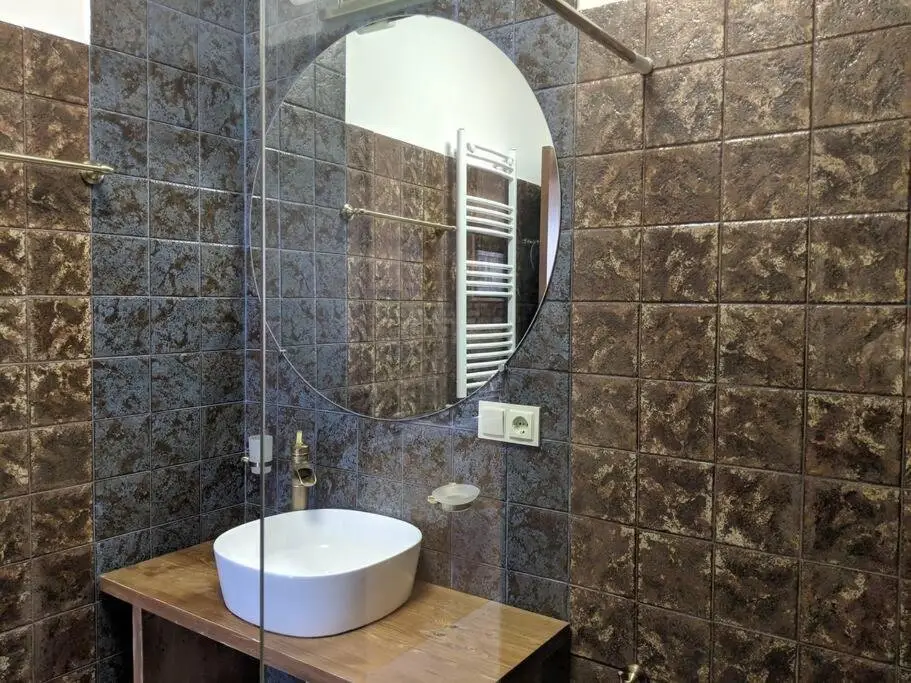 Тбилиси: One Bedroom Apartment With Balcony Near Fabrika