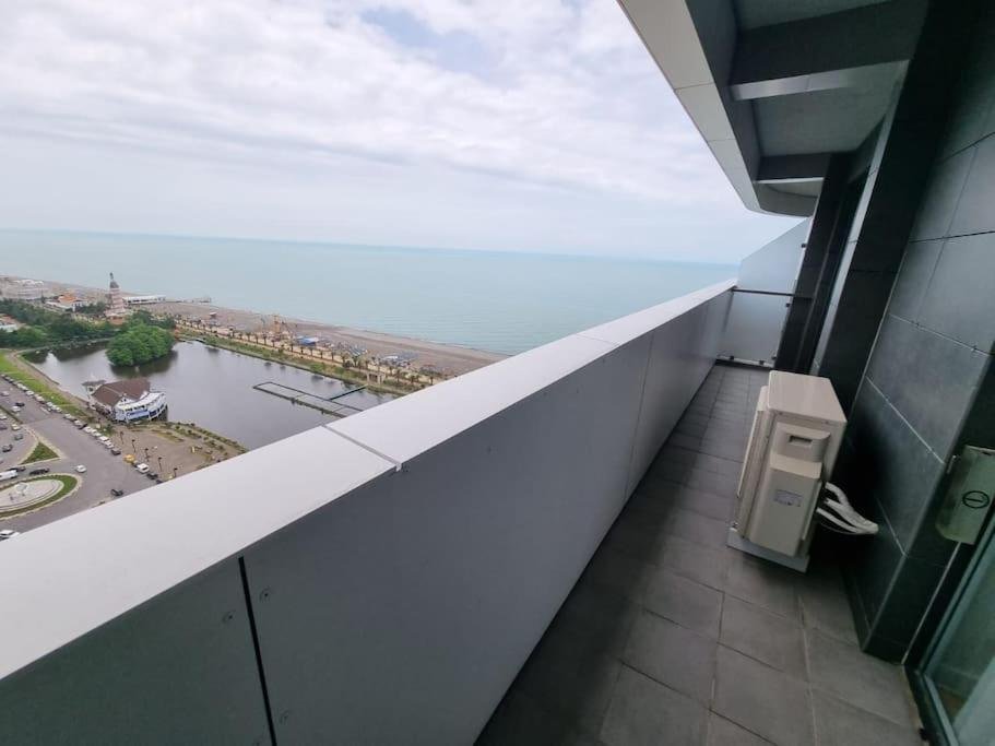 Батуми: Leo Group BEST LUXURY SUITE 20-04 Alliance Palace