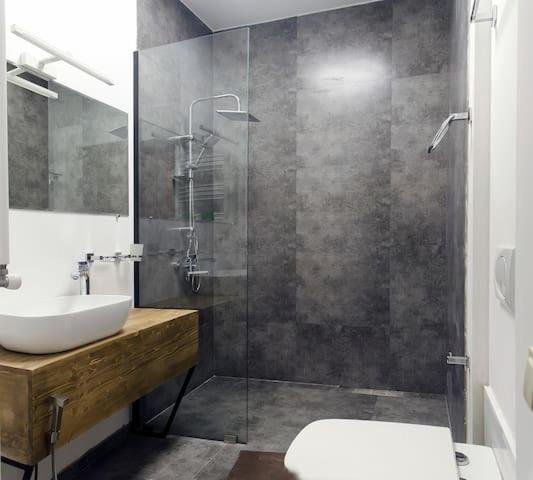 Тбилиси: comfy 3 apartment house for 9 people