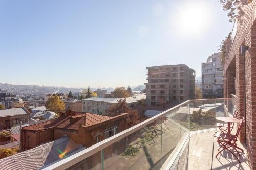 Тбилиси: Flat 3 bedrooms 2 bathrooms - Tbilisi