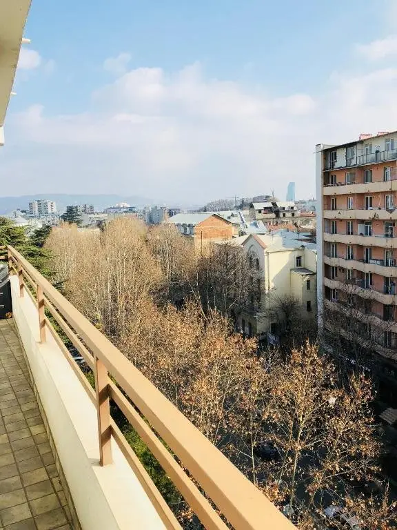 Тбилиси: M. Apartment