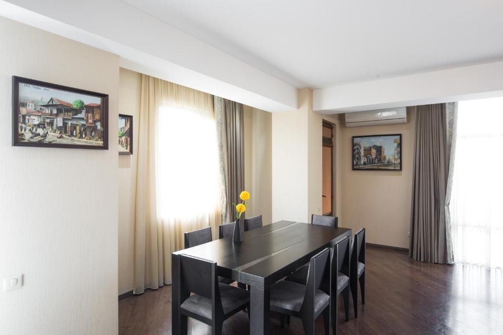 Тбилиси: Luxury Guest Suit Near Downtown