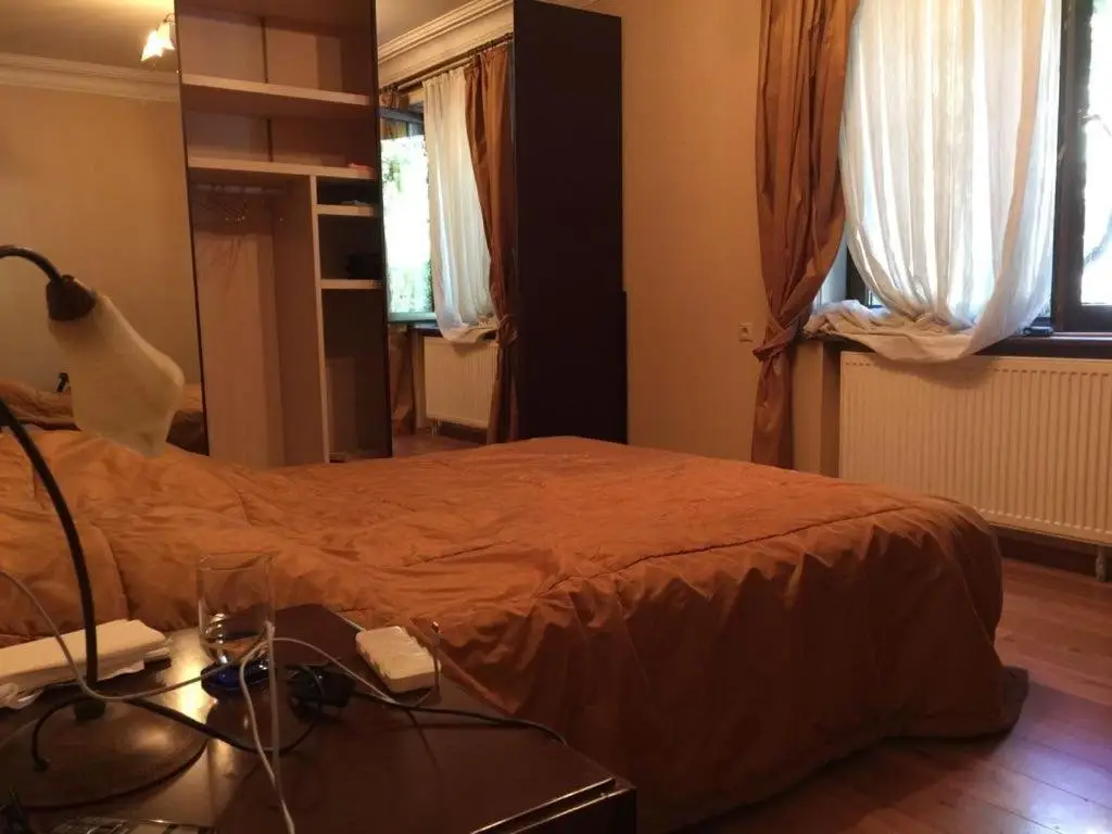 Тбилиси: Guram Panjikidze Street 22A