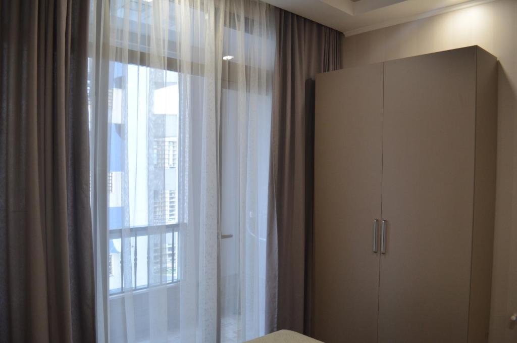 Батуми: Apartment Sea View Pirosmani 168a