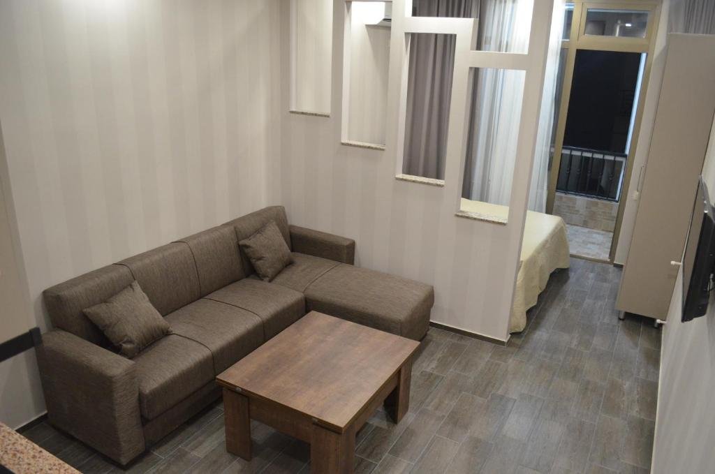 Батуми: Apartment Sea View Pirosmani 168a