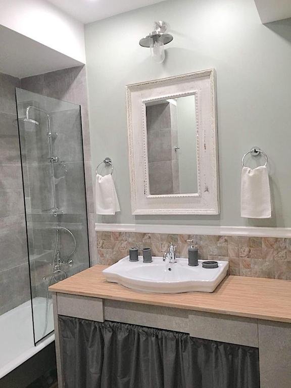 Тбилиси: Brand New Studio Apartment in the Center