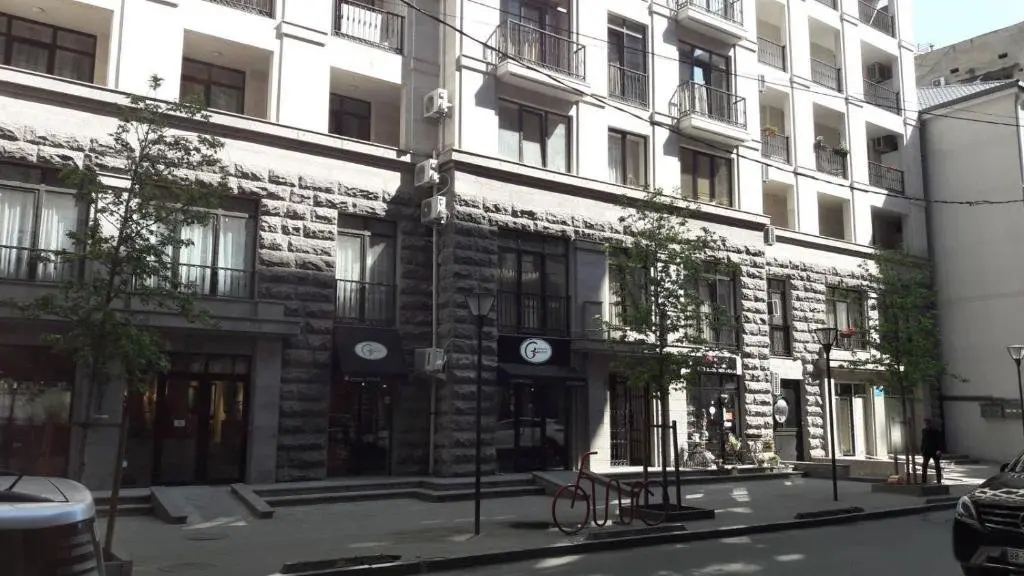 Тбилиси: Brand New Studio Apartment in the Center