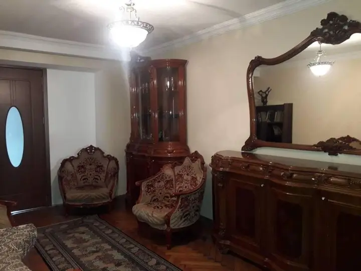 Батуми: apartment griboedovi 8