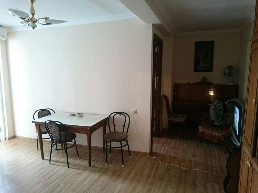 Батуми: apartment griboedovi 8