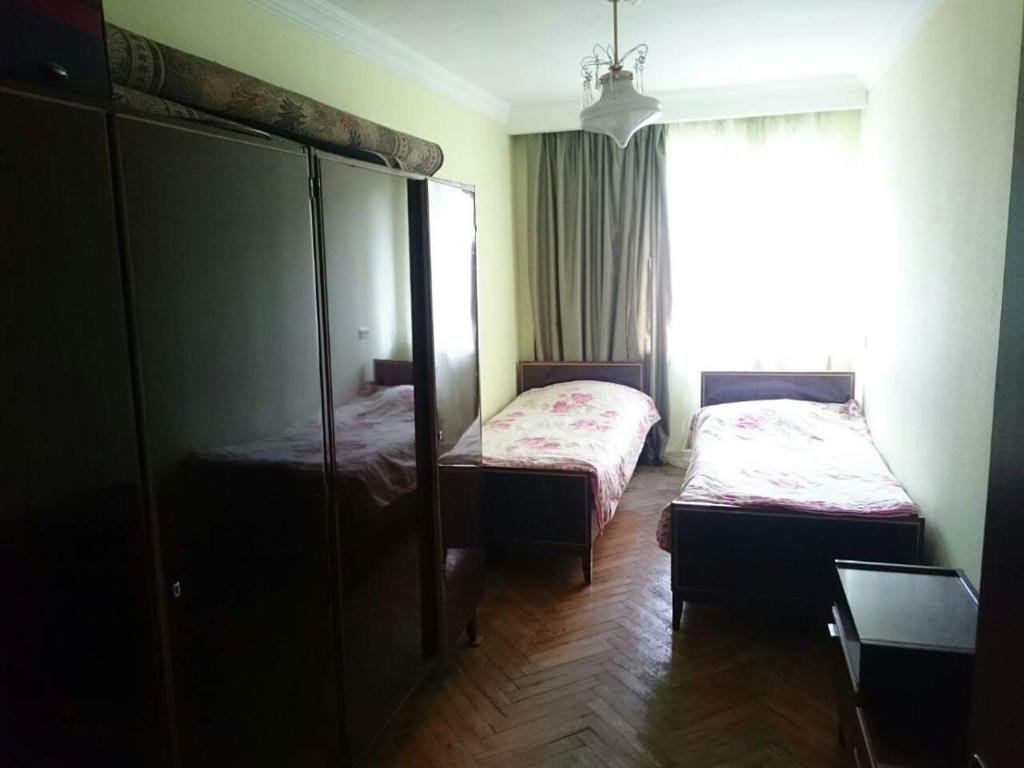 Батуми: apartment griboedovi 8