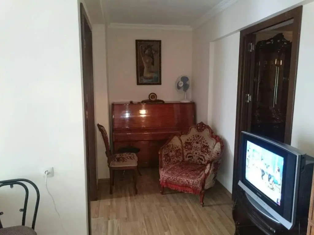 Батуми: apartment griboedovi 8
