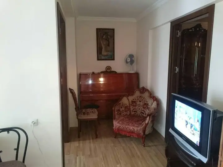Батуми: apartment griboedovi 8
