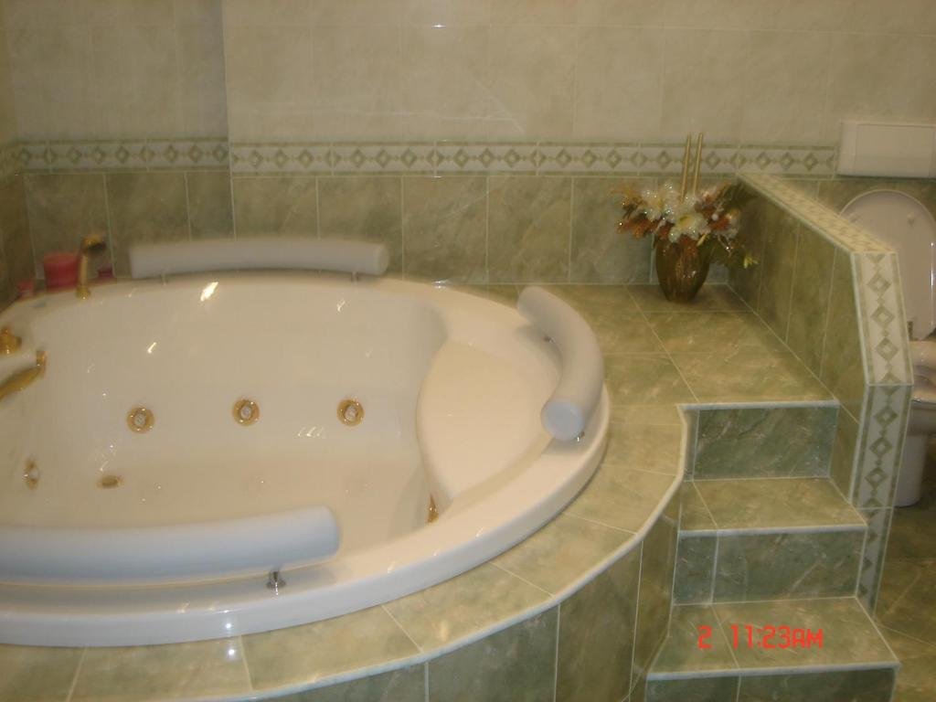 Тбилиси: Luxury 3 Br Apartment In The City Center