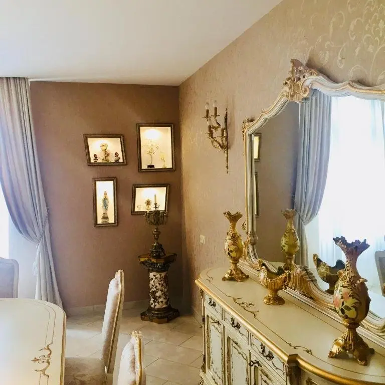 Тбилиси: Luxury 3 Br Apartment In The City Center
