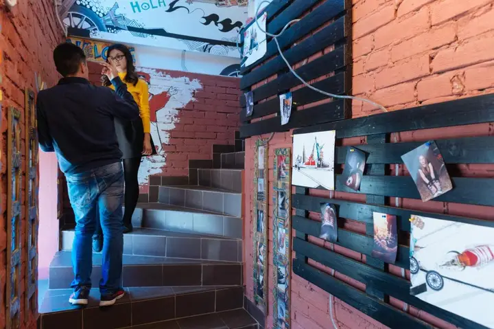 Москва: Хостел и кофейня Keds