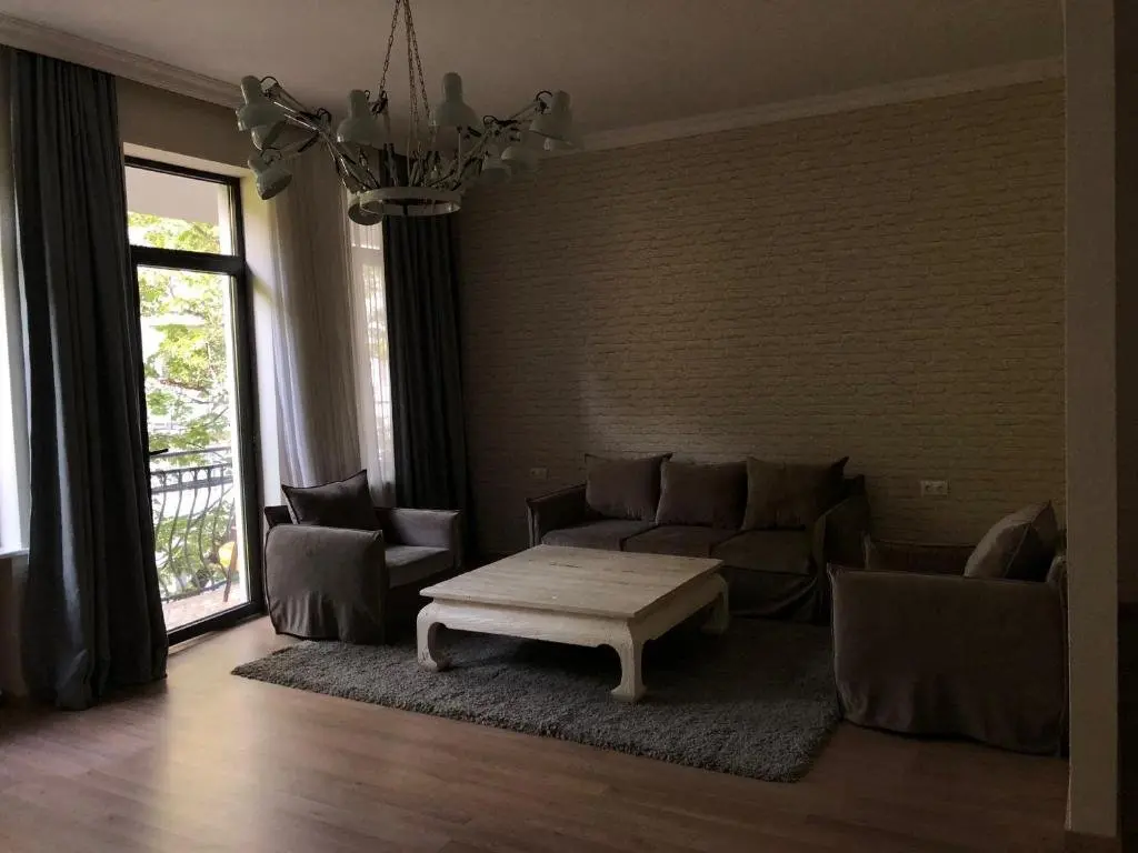 Тбилиси: Cozy Apartment In The Center Of Tbilisi. 140Sq/m