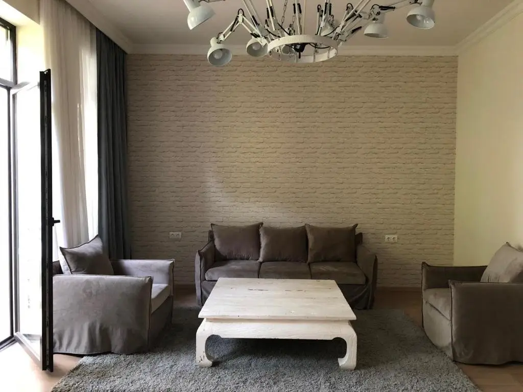 Тбилиси: Cozy Apartment In The Center Of Tbilisi. 140Sq/m