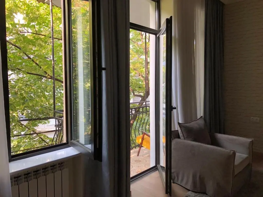 Тбилиси: Cozy Apartment In The Center Of Tbilisi. 140Sq/m