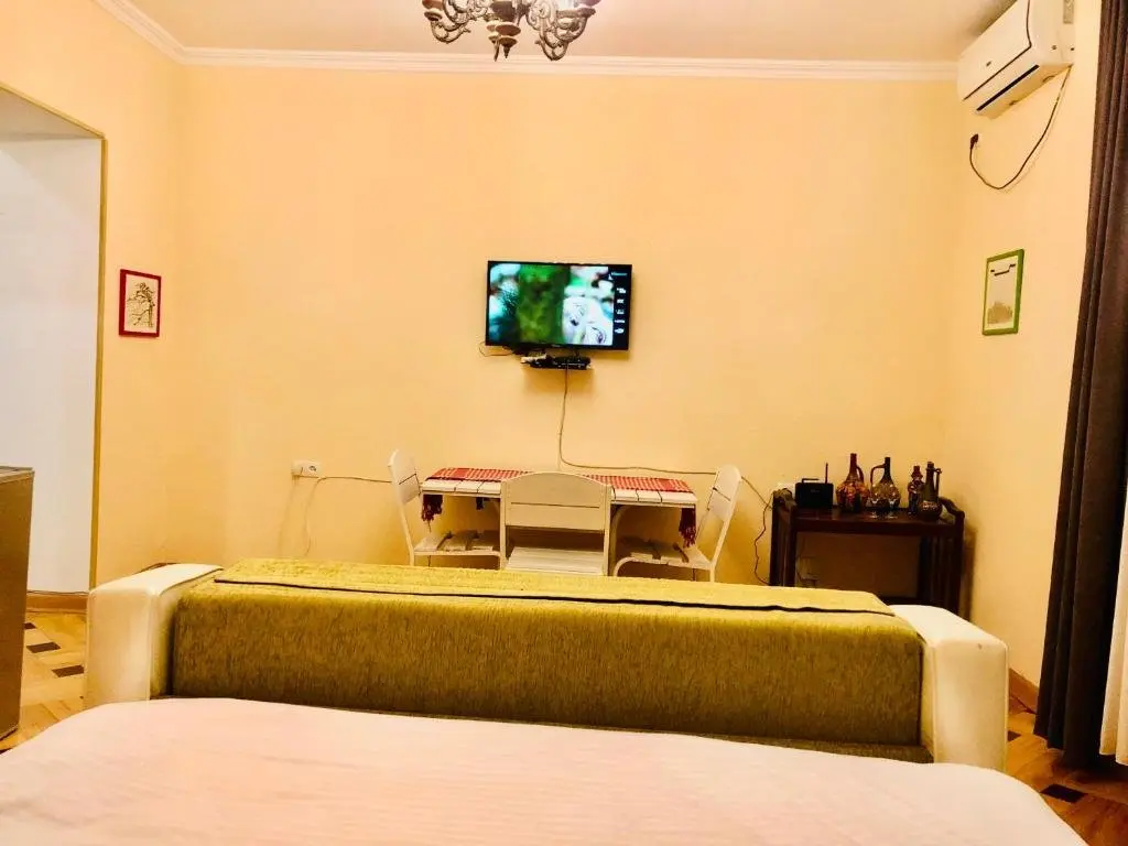 Тбилиси: My 2th Little House In 2 steps Filarmonia