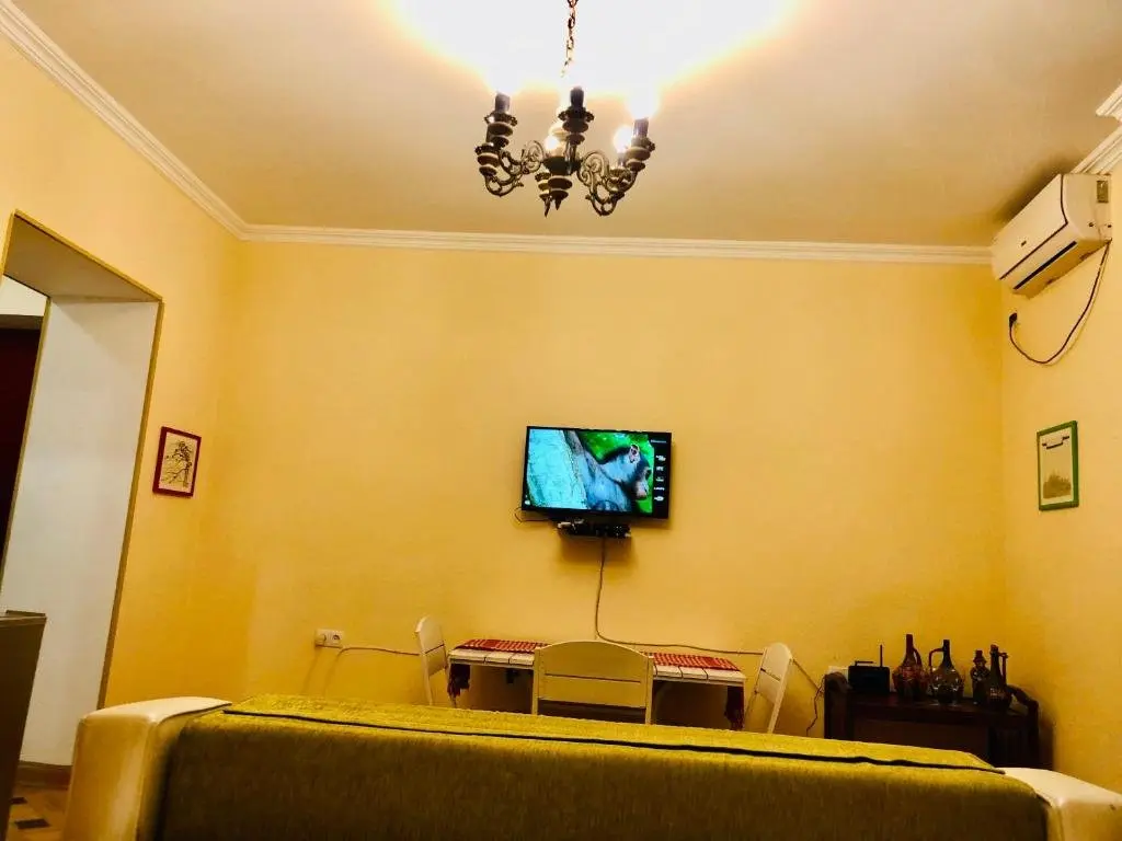 Тбилиси: My 2th Little House In 2 steps Filarmonia
