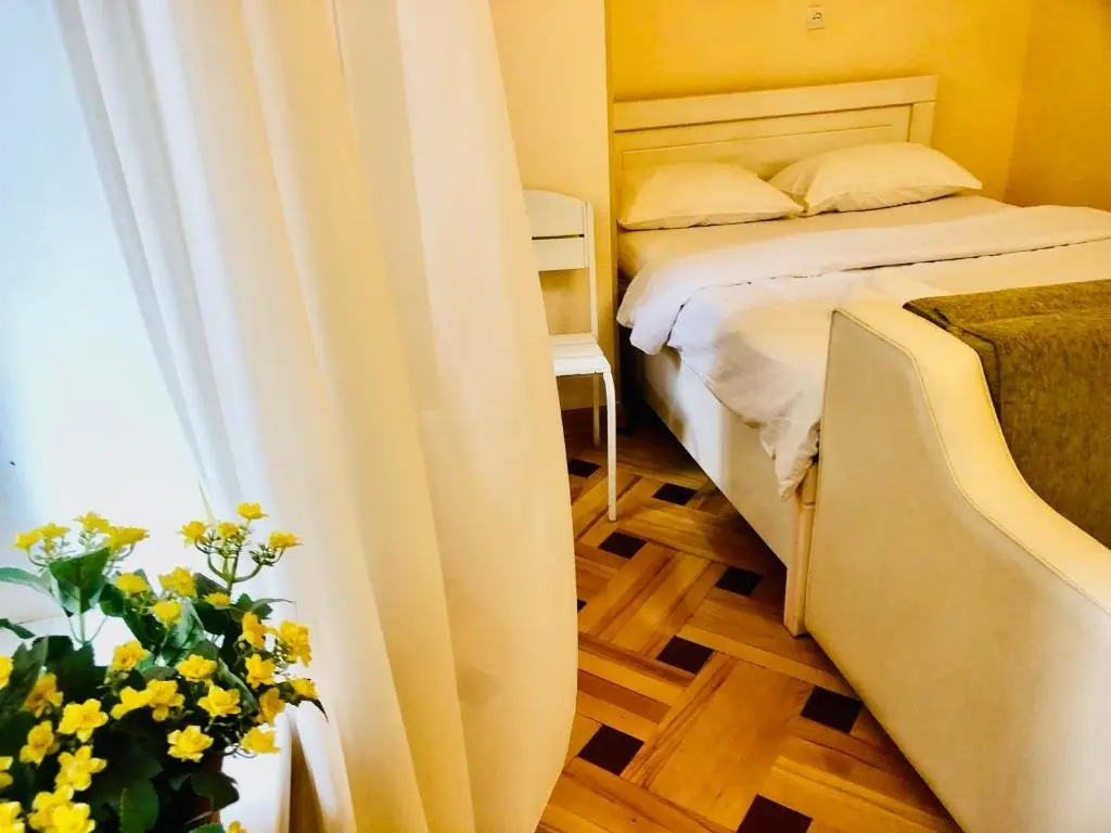 Тбилиси: My 2th Little House In 2 steps Filarmonia