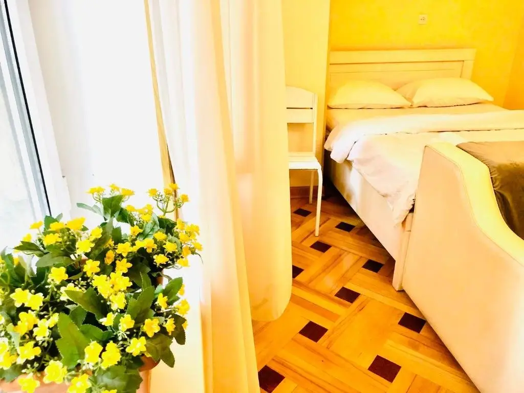 Тбилиси: My 2th Little House In 2 steps Filarmonia