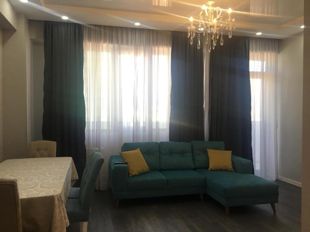 Тбилиси: Cozy modern apartment near Holiday Inn Tbilisi