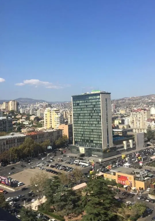 Тбилиси: Cozy modern apartment near Holiday Inn Tbilisi