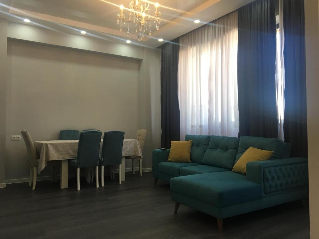 Тбилиси: Cozy modern apartment near Holiday Inn Tbilisi