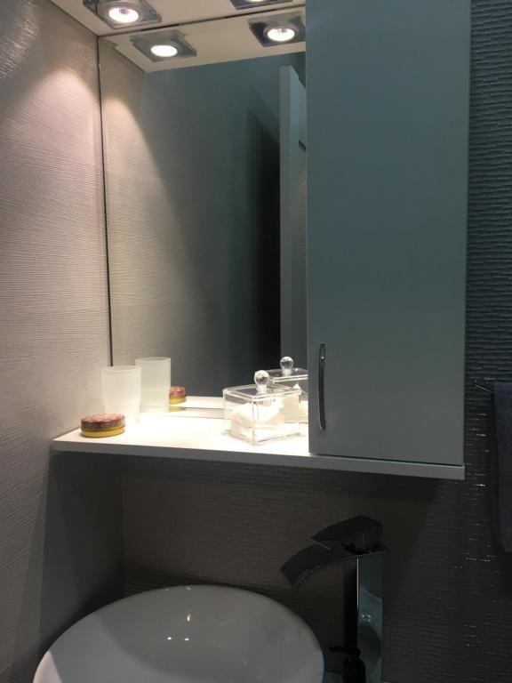 Тбилиси: Cozy modern apartment near Holiday Inn Tbilisi
