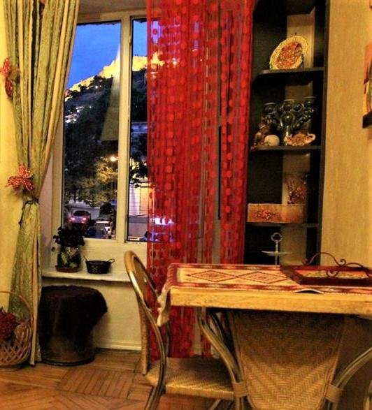 Тбилиси: Apartment Grigol Khandzteli 36