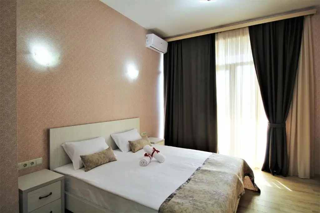 Heart of Tbilisi - modern 3 bedroom apartment — фото 1