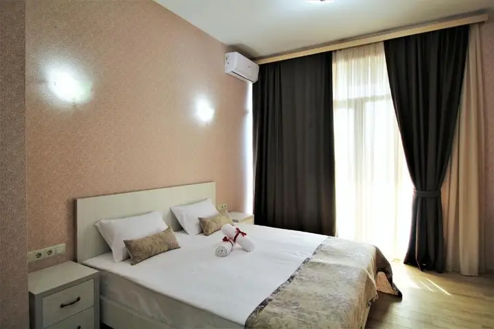 Тбилиси: Heart of Tbilisi - modern 3 bedroom apartment