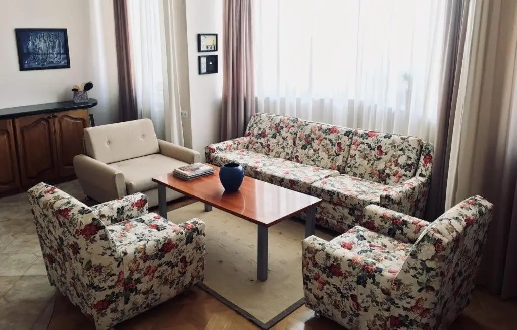 Тбилиси: Studio Apartment Near Rustaveli Avenue