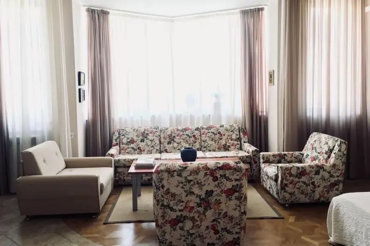 Тбилиси: Studio Apartment Near Rustaveli Avenue