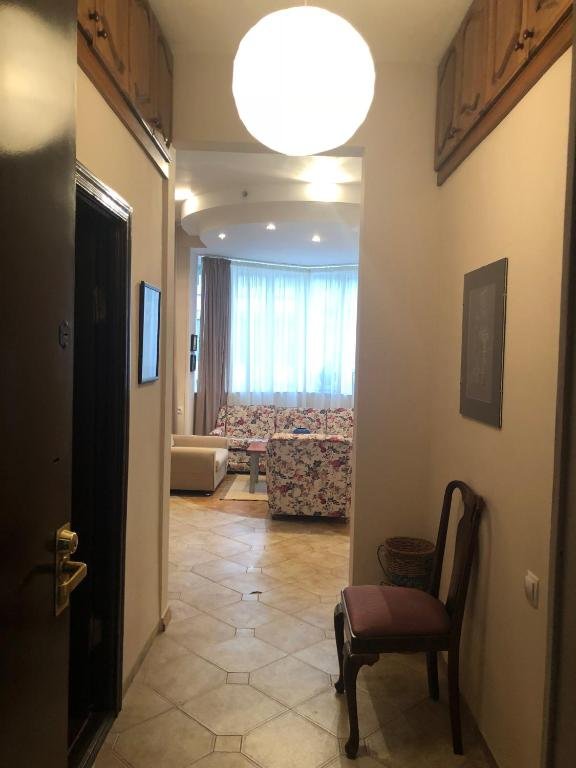 Тбилиси: Studio Apartment Near Rustaveli Avenue