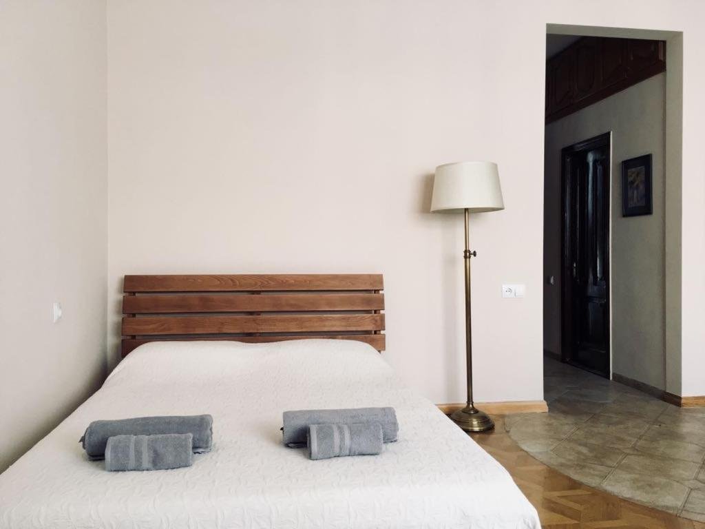 Тбилиси: Studio Apartment Near Rustaveli Avenue