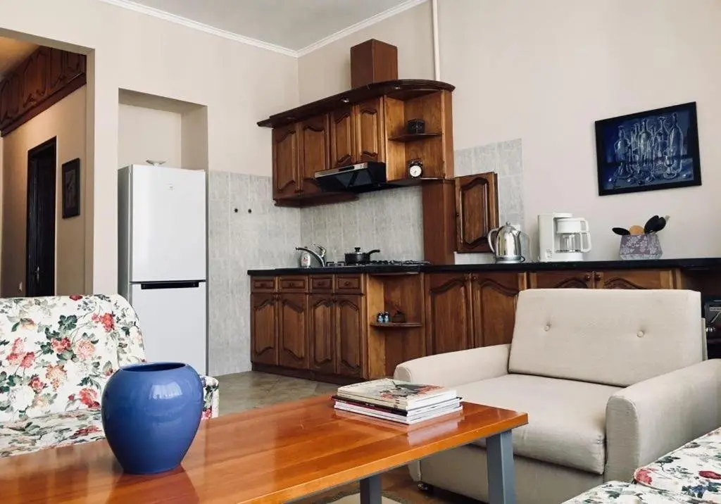 Тбилиси: Studio Apartment Near Rustaveli Avenue