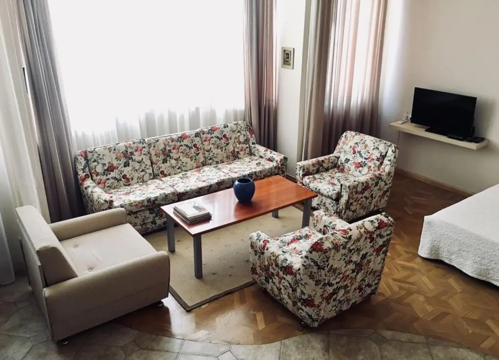 Тбилиси: Studio Apartment Near Rustaveli Avenue