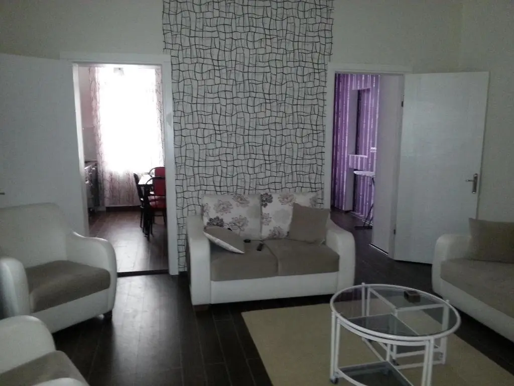 Батуми: Rustaveli Avenue 11, Apartment 9