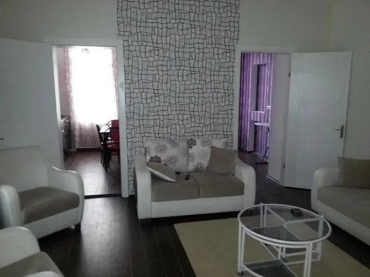 Батуми: Rustaveli Avenue 11, Apartment 9