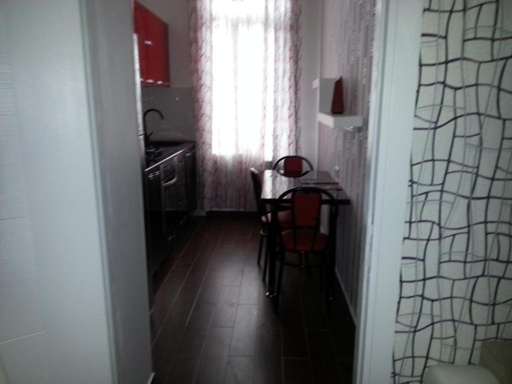 Батуми: Rustaveli Avenue 11, Apartment 9