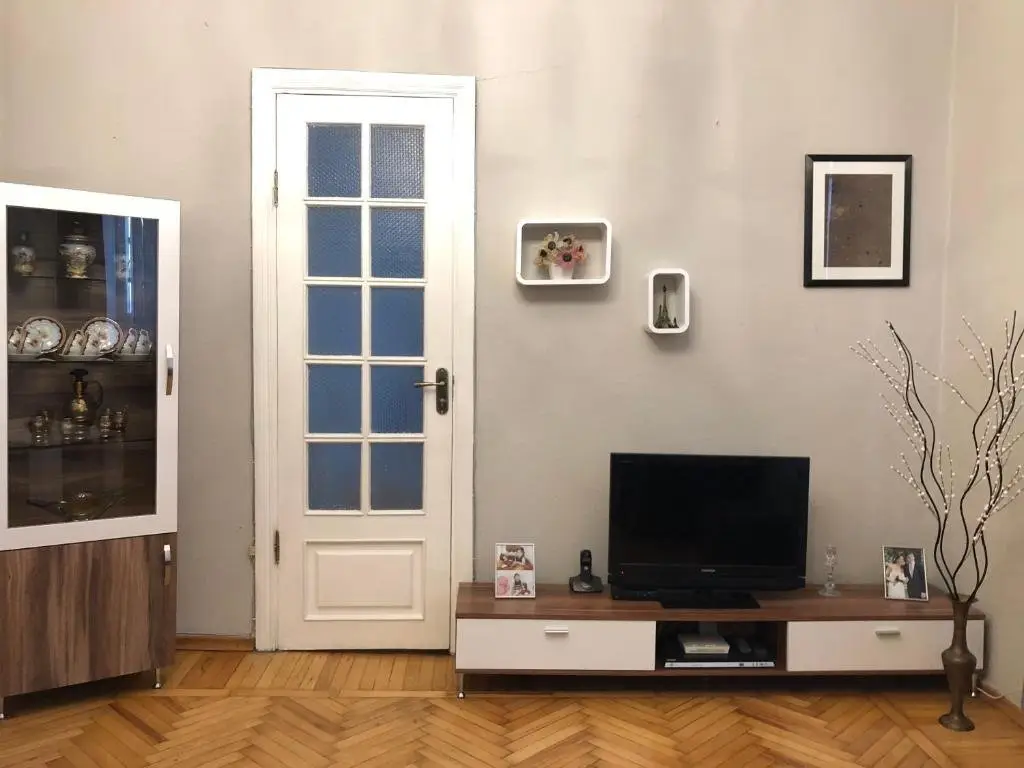 Тбилиси: Apartment On Uznadze 79