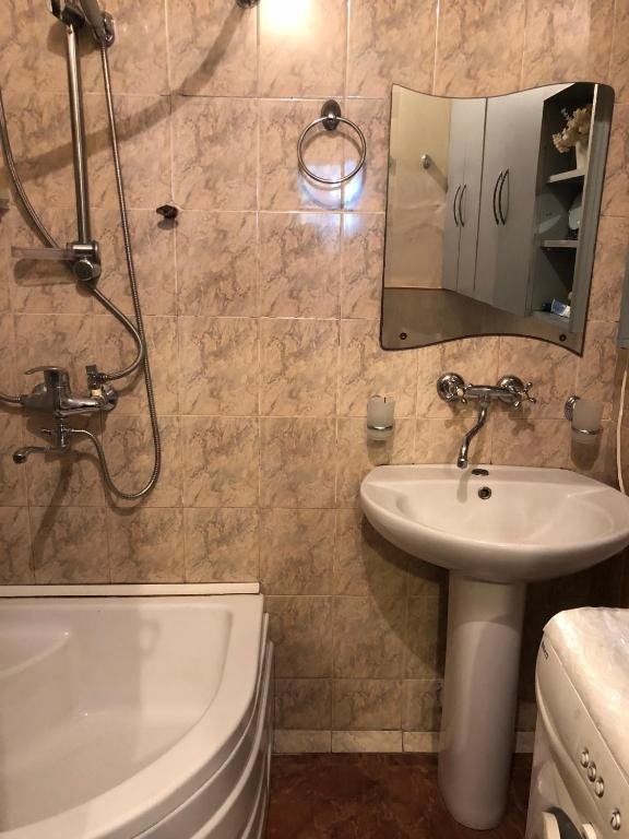Тбилиси: Apartment On Uznadze 79