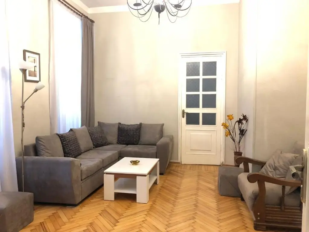 Тбилиси: Apartment On Uznadze 79