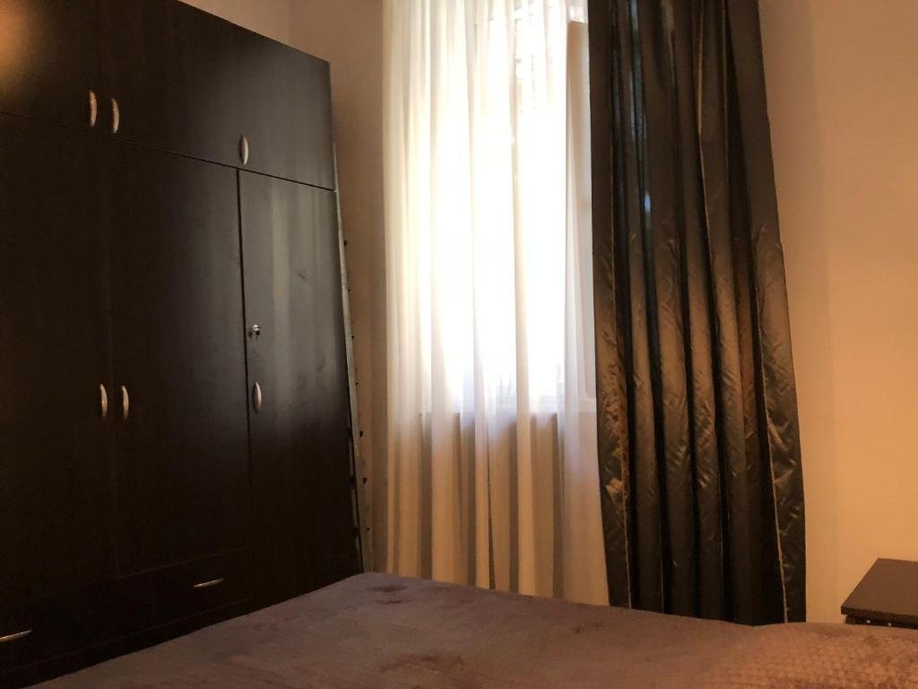 Тбилиси: Apartment On Uznadze 79