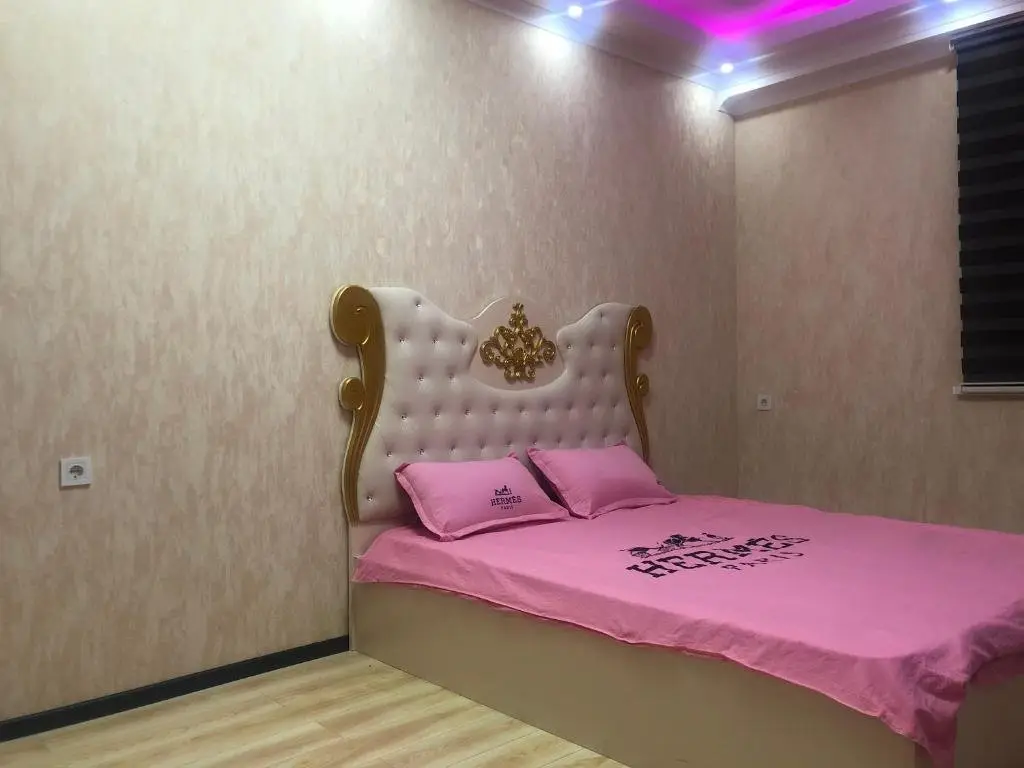 Тбилиси: Guramishvili Avenue #41g